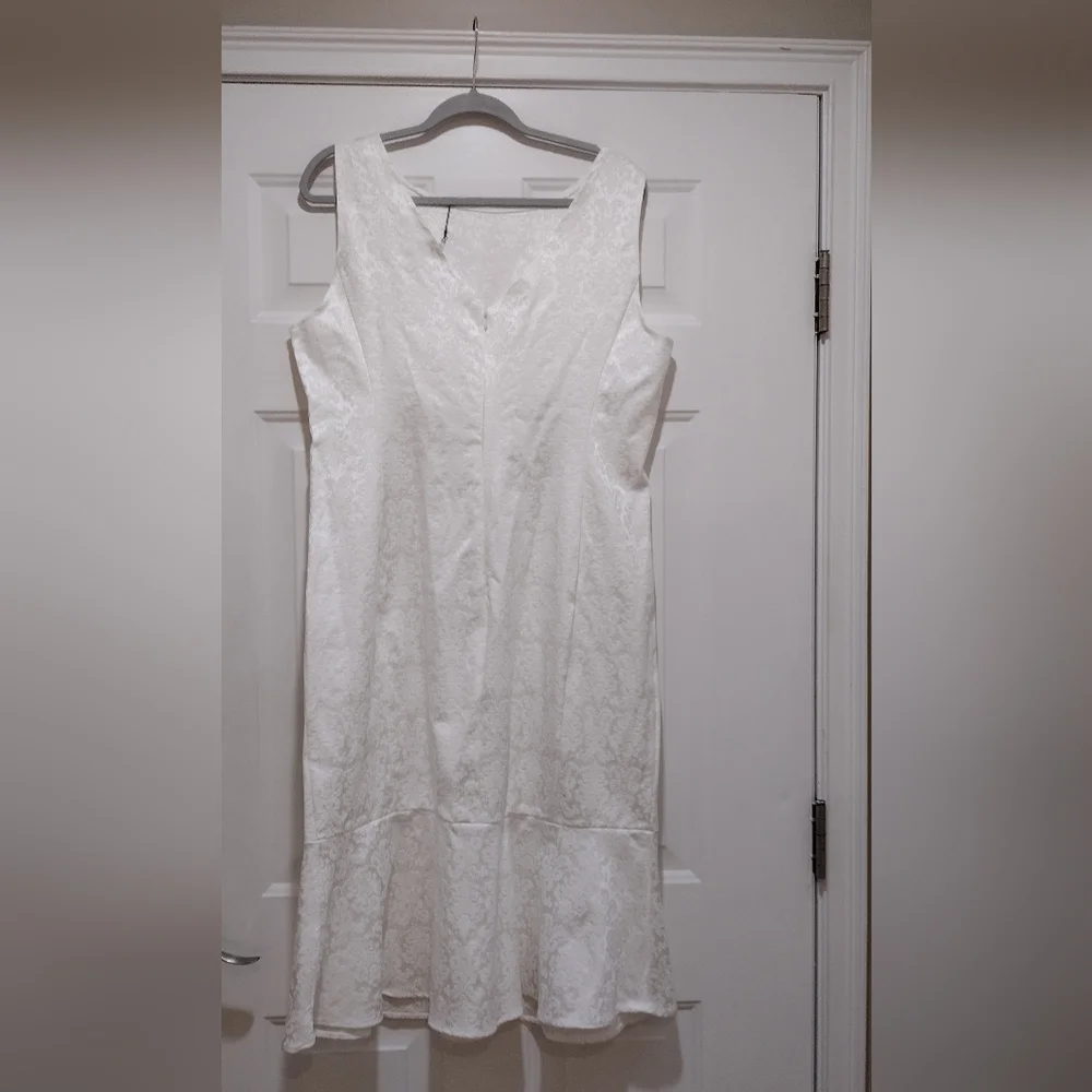 NWT EVA MENDES New York & Company  Sleeveless White Jacquard Dress - Size 16 - Picture 4 of 7